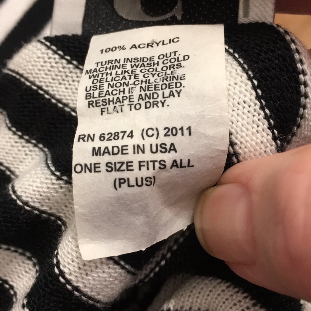 Cape - Picture 4 of 4